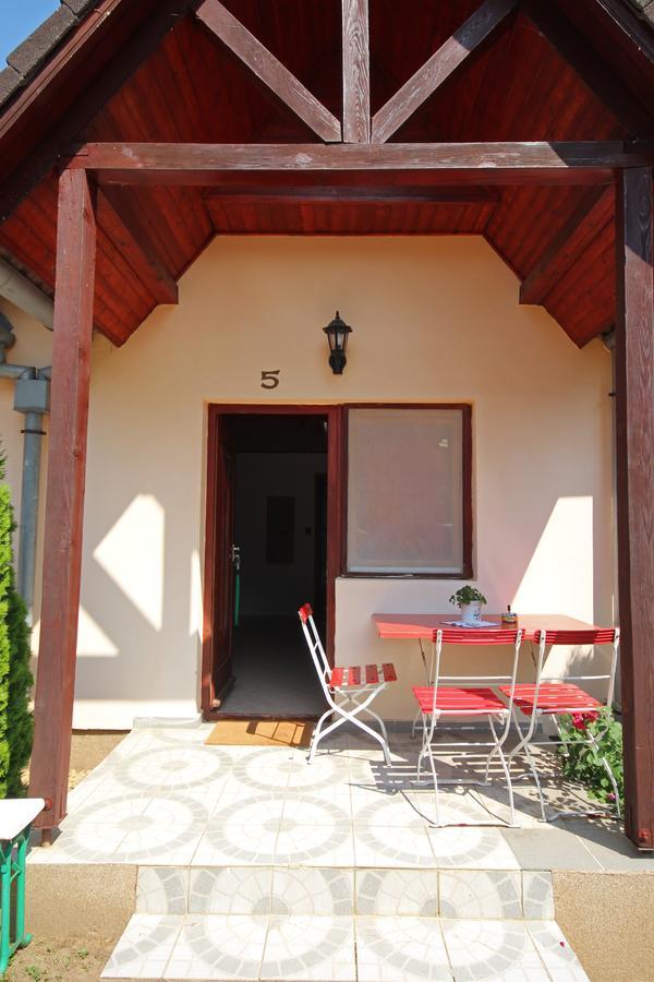 Pension Elisabeth Балатонлелле Экстерьер фото